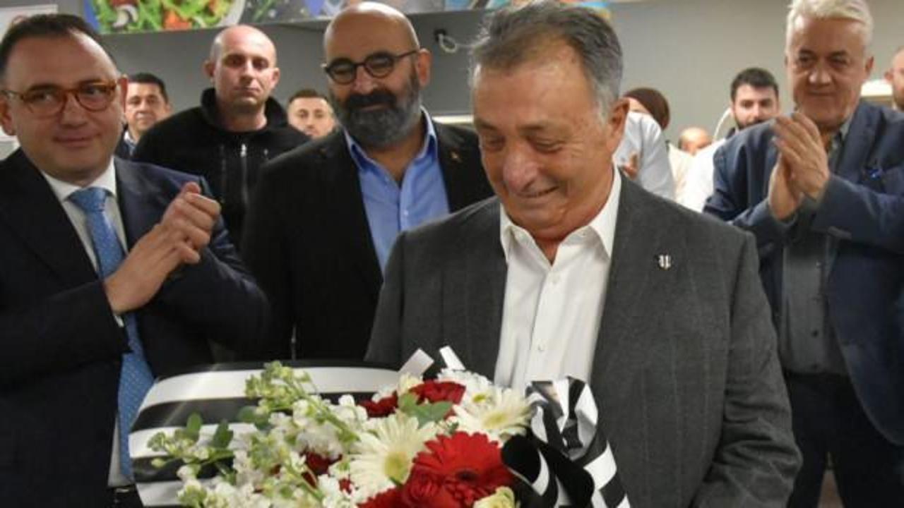 Ahmet Nur Çebi kulüp çalışanlarıyla vedalaştı