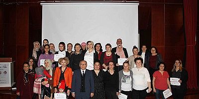 Aile Okulu Katılımcıları Sertifikalarını Aldı 