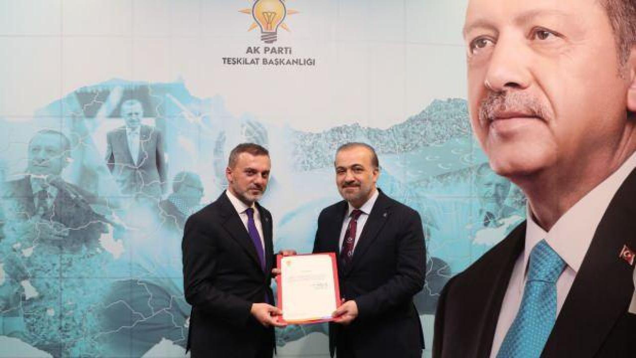 AK Parti Kocaeli İl Başkanı Şahin Talus mazbatasını aldı