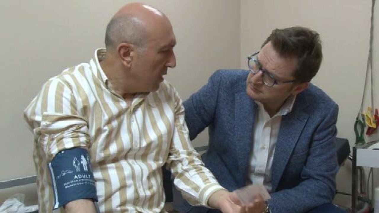 AK Parti Milletvekili adayı Yerebakan, hastanede hastaları muayene etti