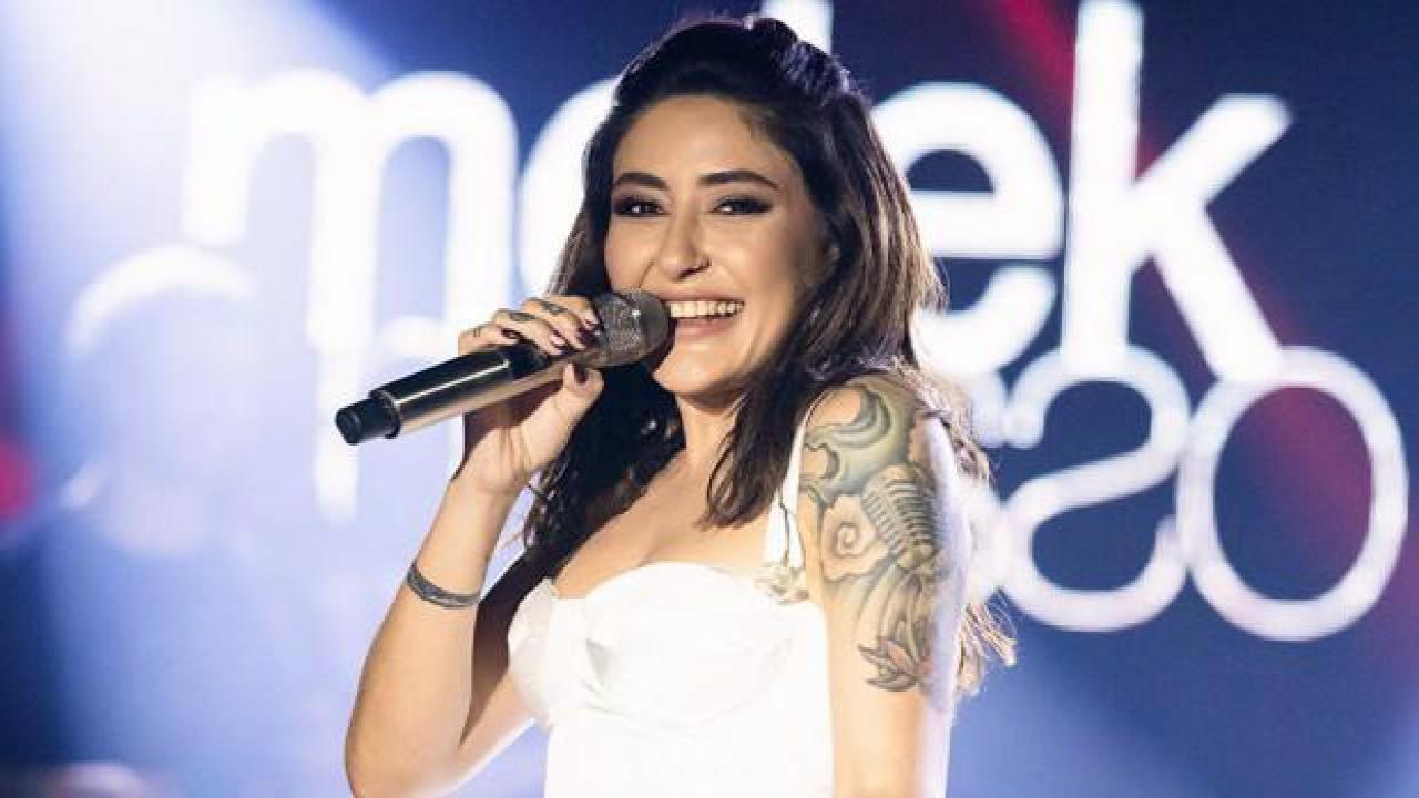 AK Partili belediye Melek Mosso'nun konserini iptal etmedi