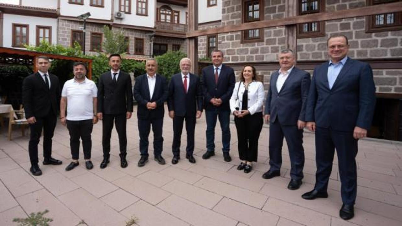 AK Partili Elitaş'tan provokasyonlara karşı sağduyu çağrısı