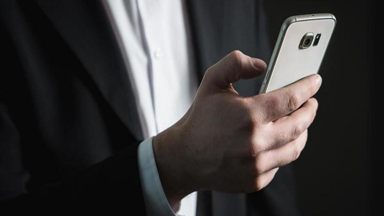Akıllı telefonlara getirilen zam iptal edildi!