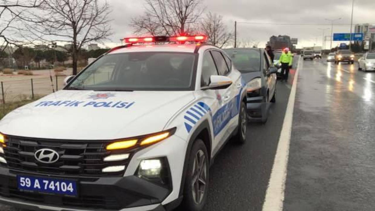 Alkollü sürücü polis aracına çarptı!
