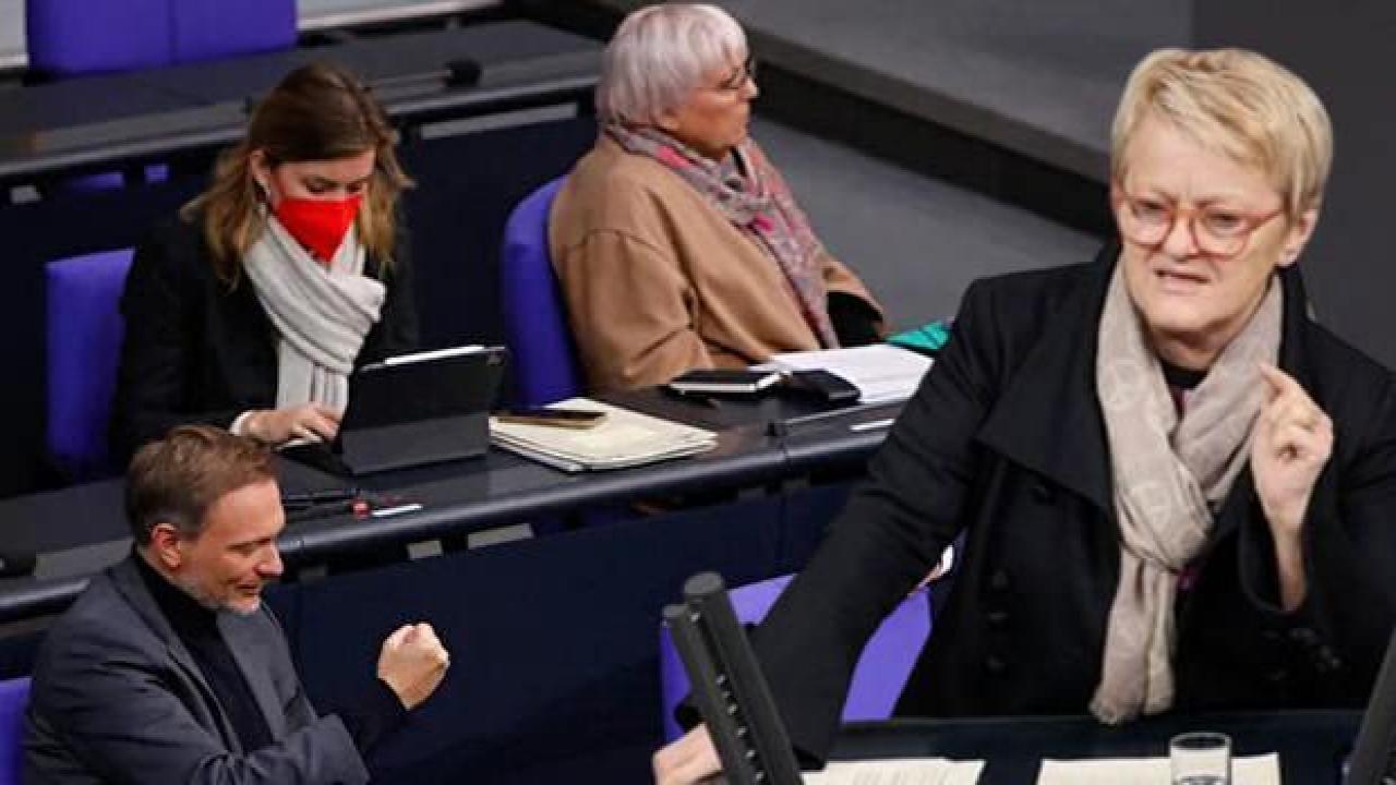 Alman parlamentosunda buz devri