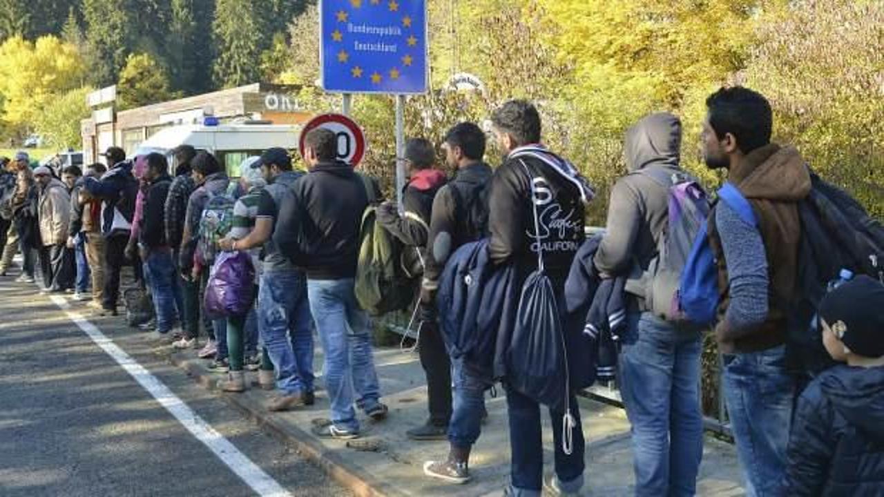Almanya, Suriyelilerin iltica başvurularını dondurdu