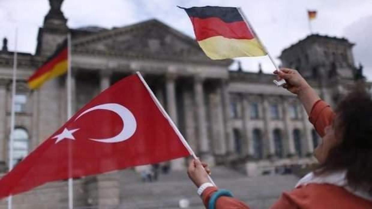 Almanya Türklere çifte vatandaşlık sağlayacak yasayı kabul edecek