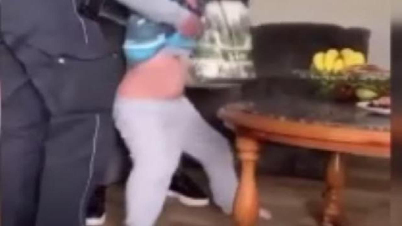 Almanya'da 2 Müslüman çocuk ailesinden zorla alındı: LGBT detayına öfke yağdı!