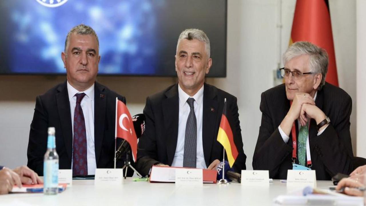 Almanya'da 60 milyar dolarlık görüşme! Bakan Bolat duyurdu