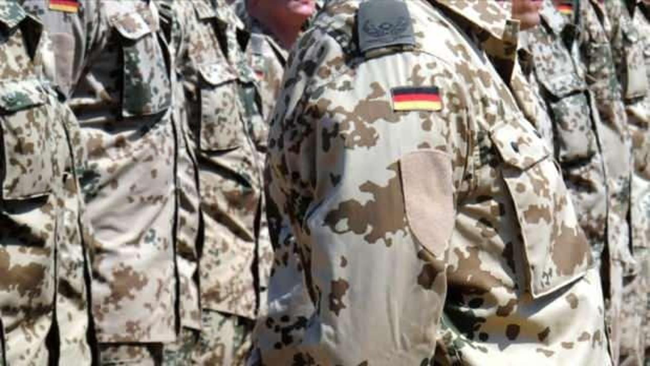 Almanya'da aşırı sağcı 62 asker ordudan  ihraç edildi!