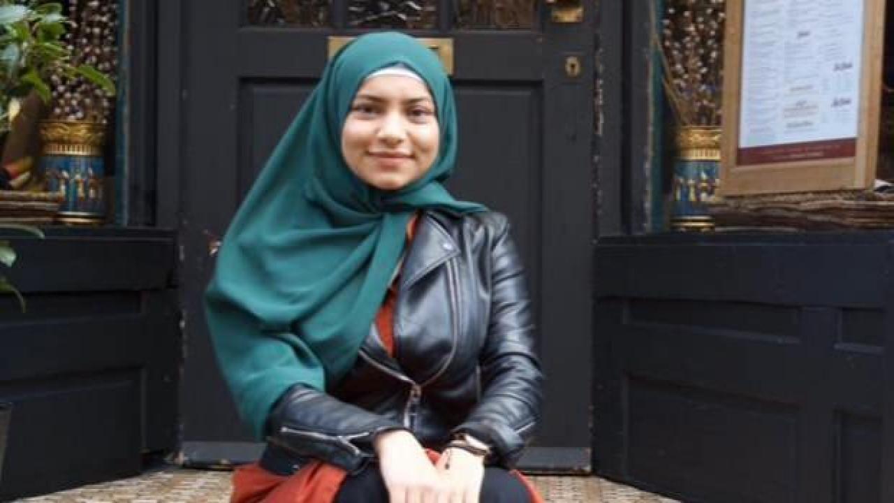 Almanya'da başörtülü öğrenciye profesörden hakaret