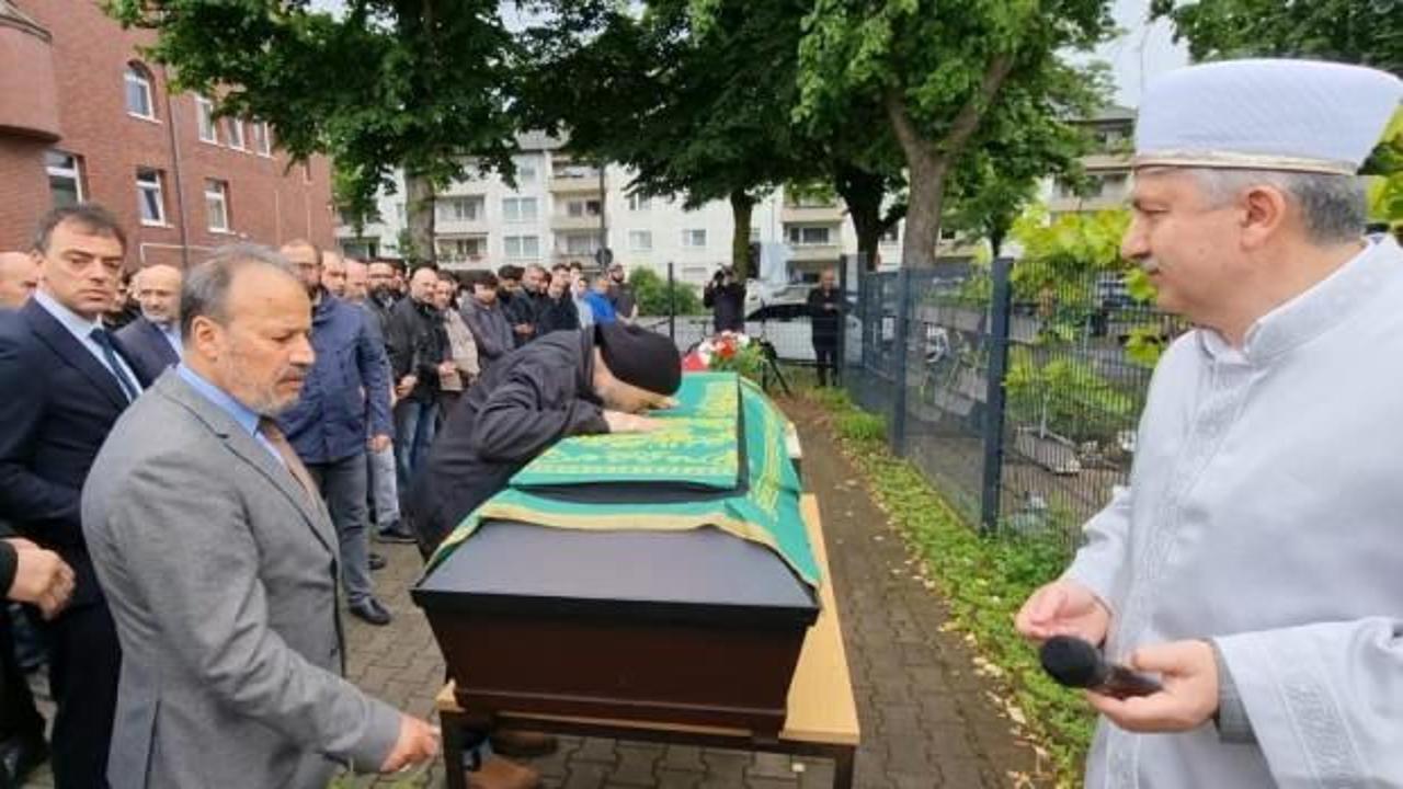 Almanya'da yangında ölen genç defnedildi! Annesinin sözleri gözyaşlarına boğdu