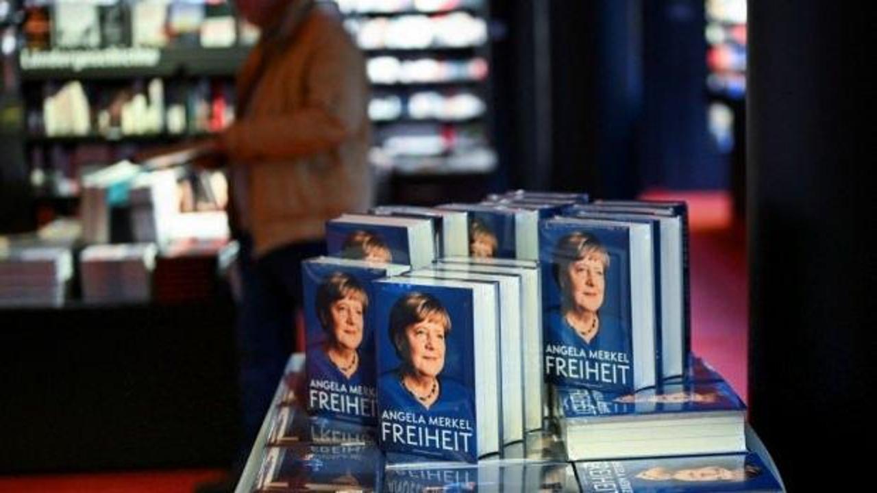 Almanya'nın Eski Başbakanının kitabı milyonlarca euroya satıldı