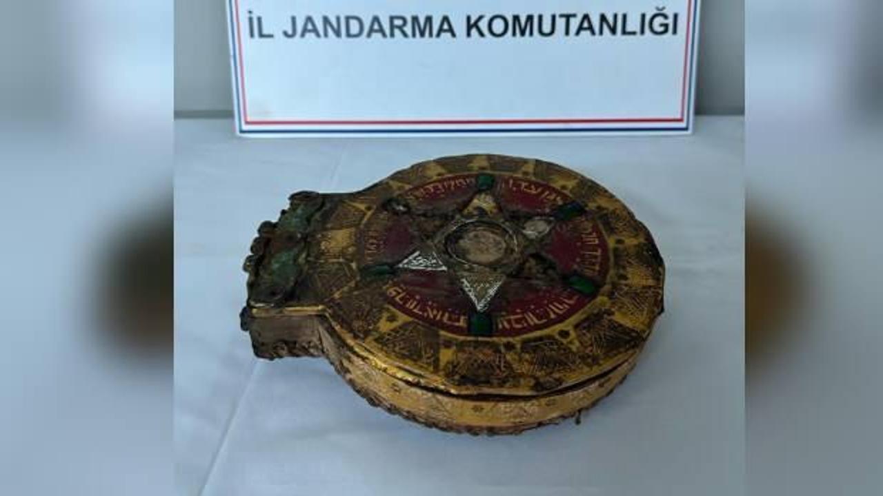 Altın yazma Tevrat'ı 2 milyon dolara satmak isterken yakalandılar