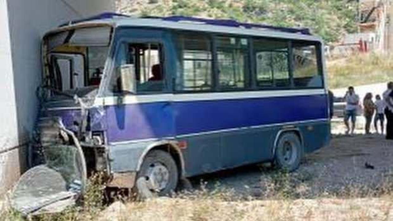 Amasya'da feci kaza: 1’i bebek, 2’si çocuk, 21 yaralı