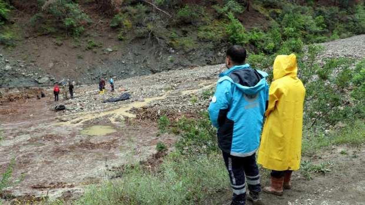 Amasya'da sel sularına kapılan 2 kişiden biri ölü bulundu!
