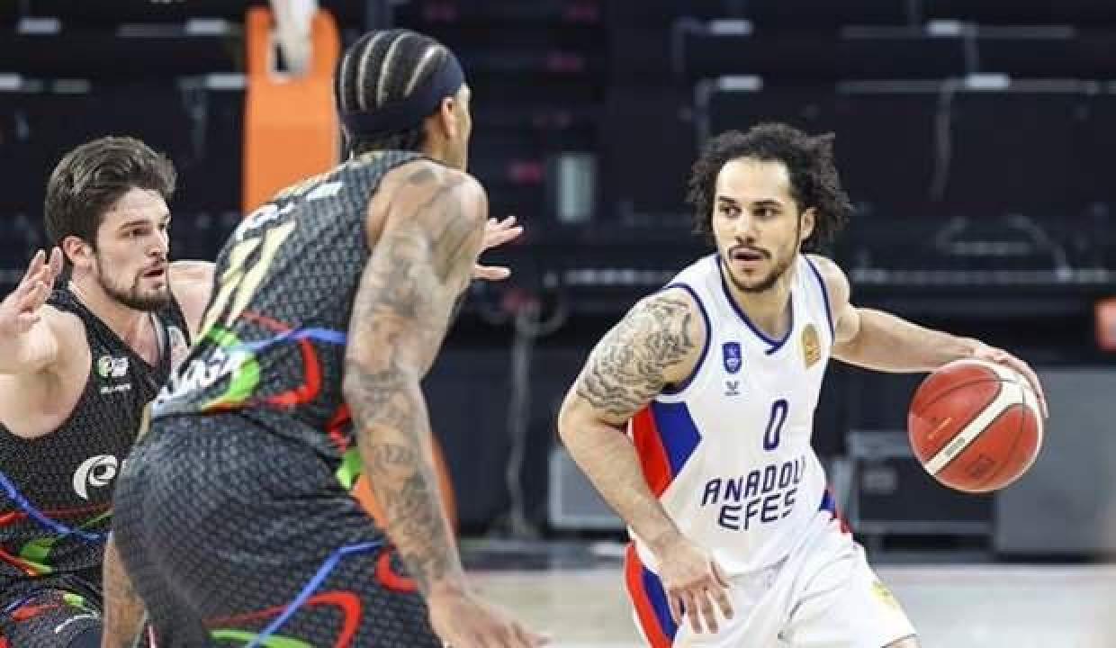 Anadolu Efes, Aliağa Petkimspor'u 14 sayı farkla geçti