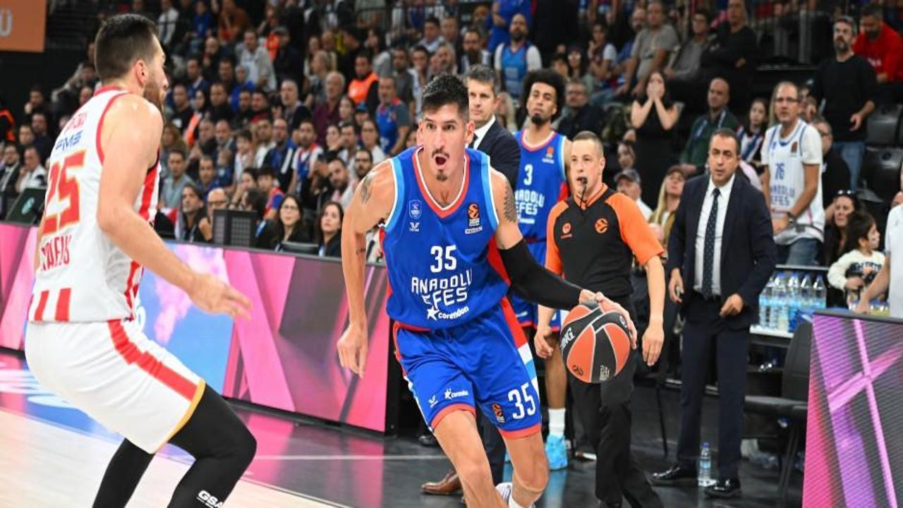 Anadolu Efes, EuroLeague'de 2 sayıyla kazandı