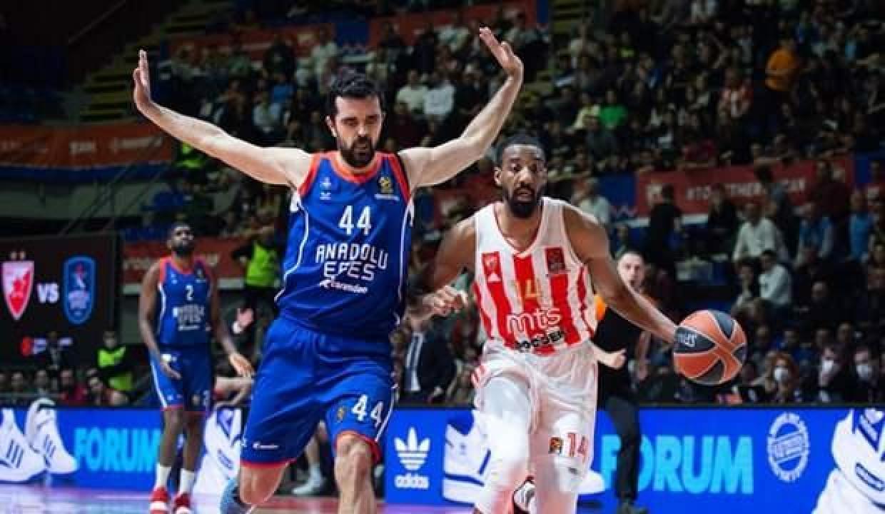 Anadolu Efes, EuroLeague'de normal sezonu yenilgiyle tamamladı