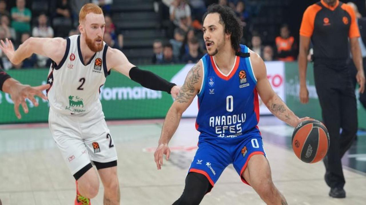 Anadolu Efes'ten Milano'ya 44 sayı fark!