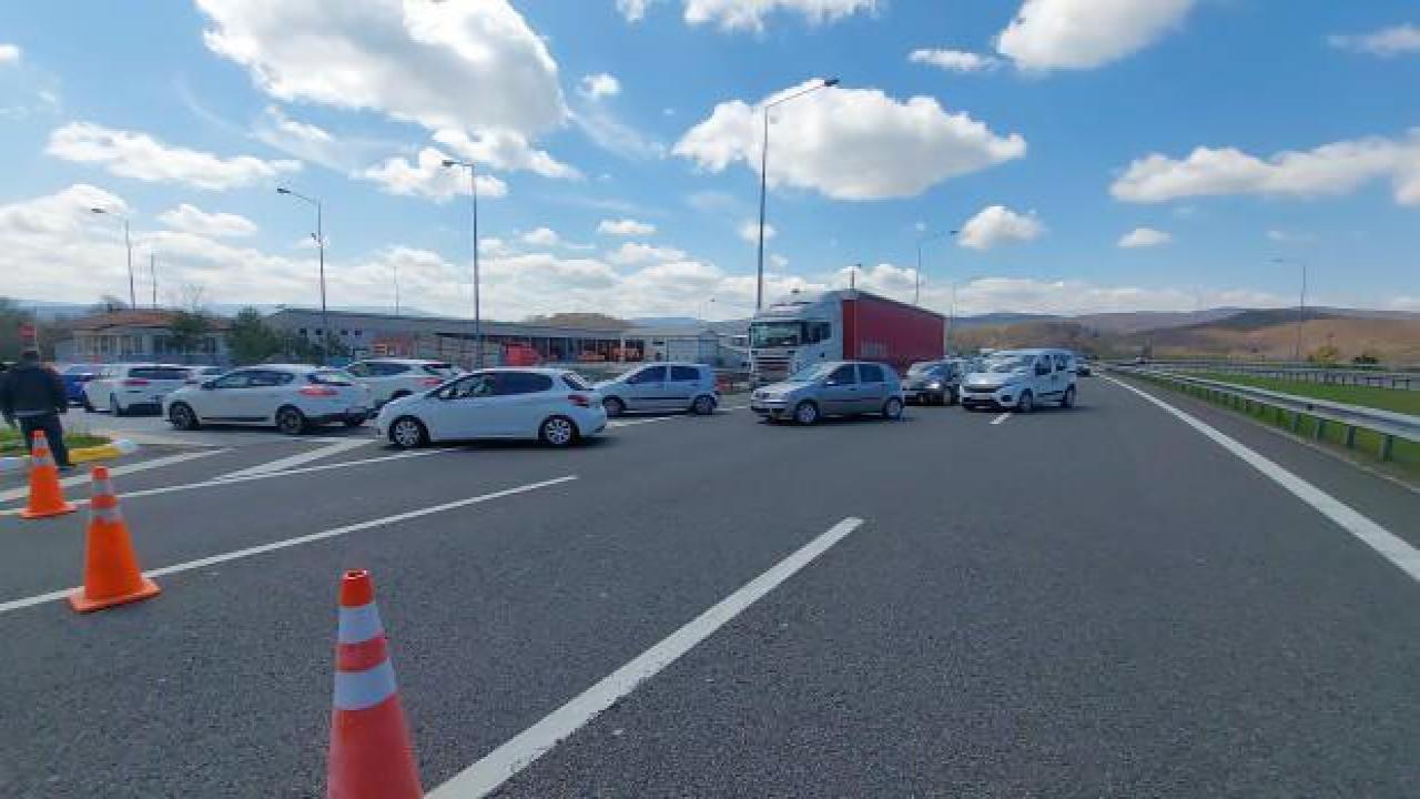 Anadolu Otoyolu'nda İstanbul yönü trafiğe kapandı!