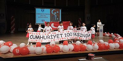 ANAOKULU ÖĞRENCİLERİNDEN MUHTEŞEM 100. YIL GÖSTERİSİ