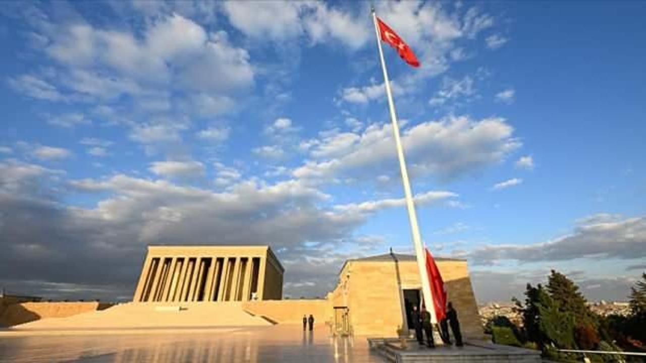 Anıtkabir'e özel bayrak değişim töreni