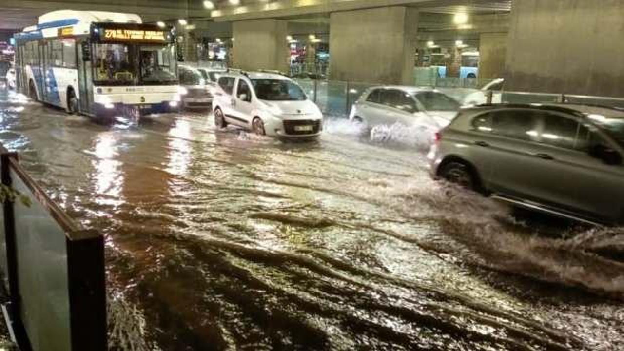 Ankara'da kuvvetli yağmur! Yolları su bastı