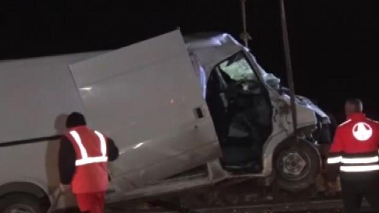 Ankara’da yabancı uyrukluları taşıyan araç kaza yaptı: 21 yaralı