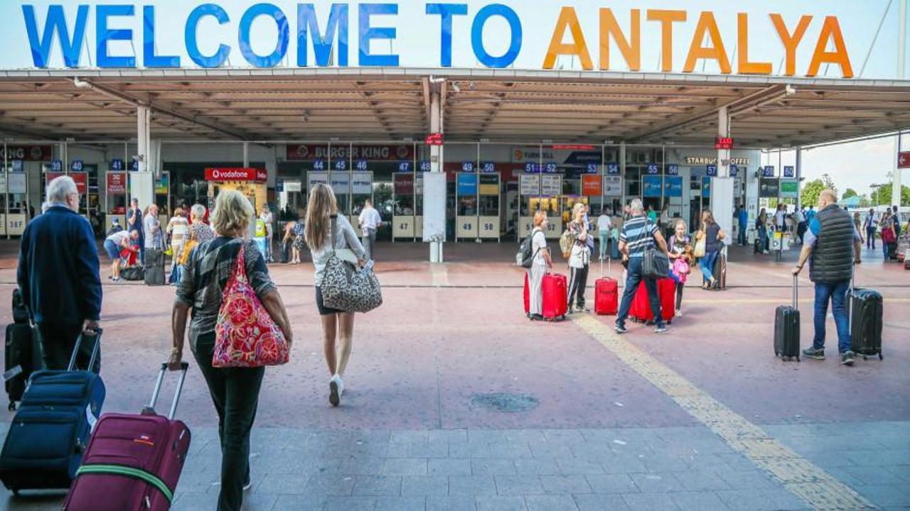 Antalya 8 milyon 11 bin 828 turist ağırladı