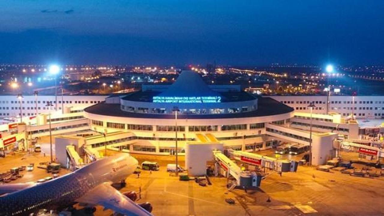 Antalya hava yoluyla 10 milyon turisti ağırladı!