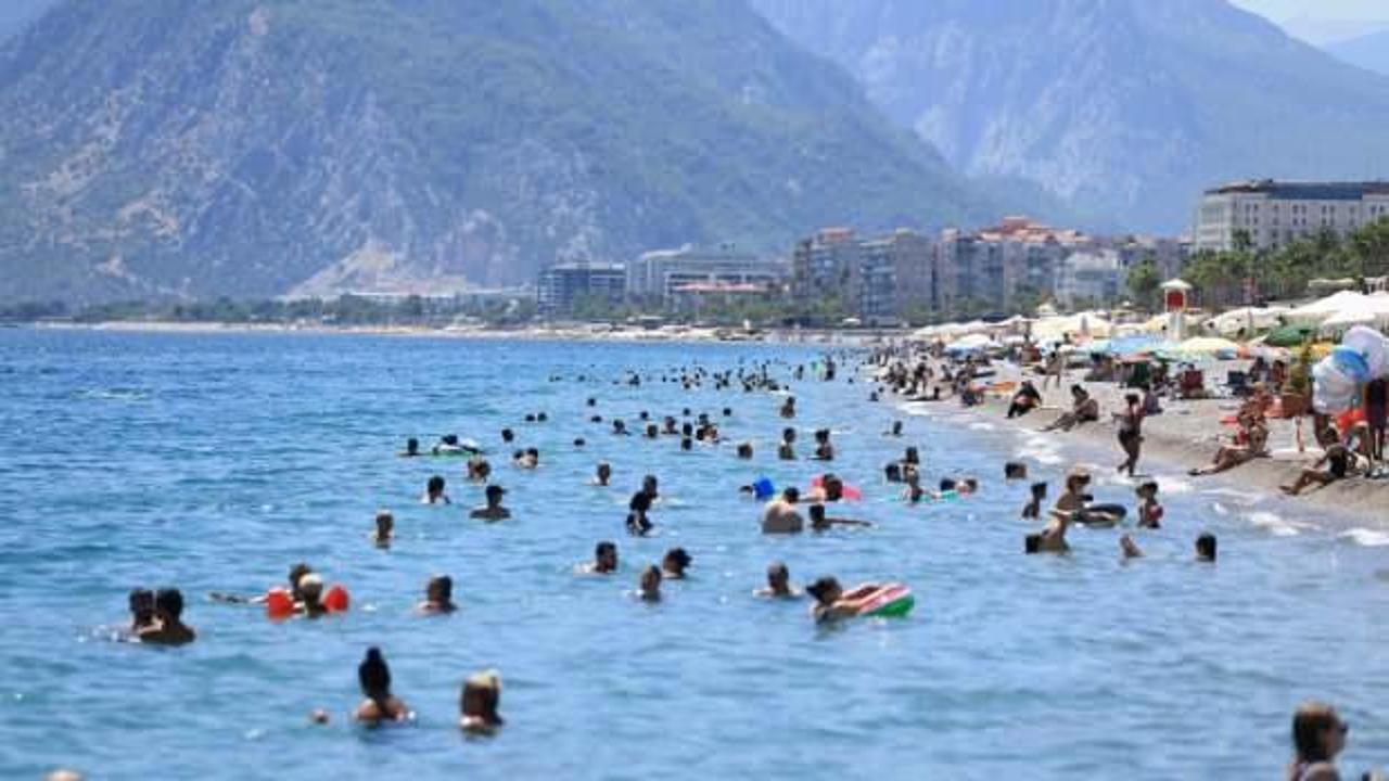 Antalya sahillerinde sıcak hava yoğunluğu