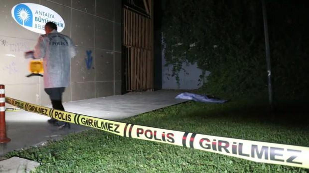 Antalya'da 30 metreden düşerek hayatını kaybetti
