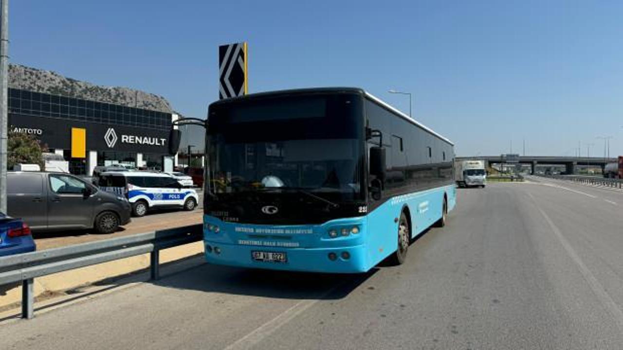 Antalya'da bir yolcu halk otobüsünün anahtarını alıp kaçtı