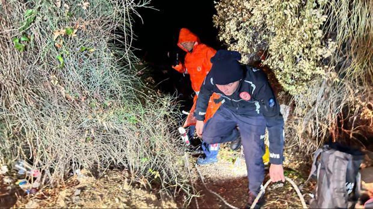 Antalya'da falezlerden denize düşen otomobil kayboldu