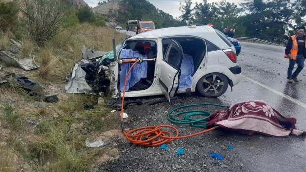 Antalya'da feci kaza: Aynı aileden 2 ölü