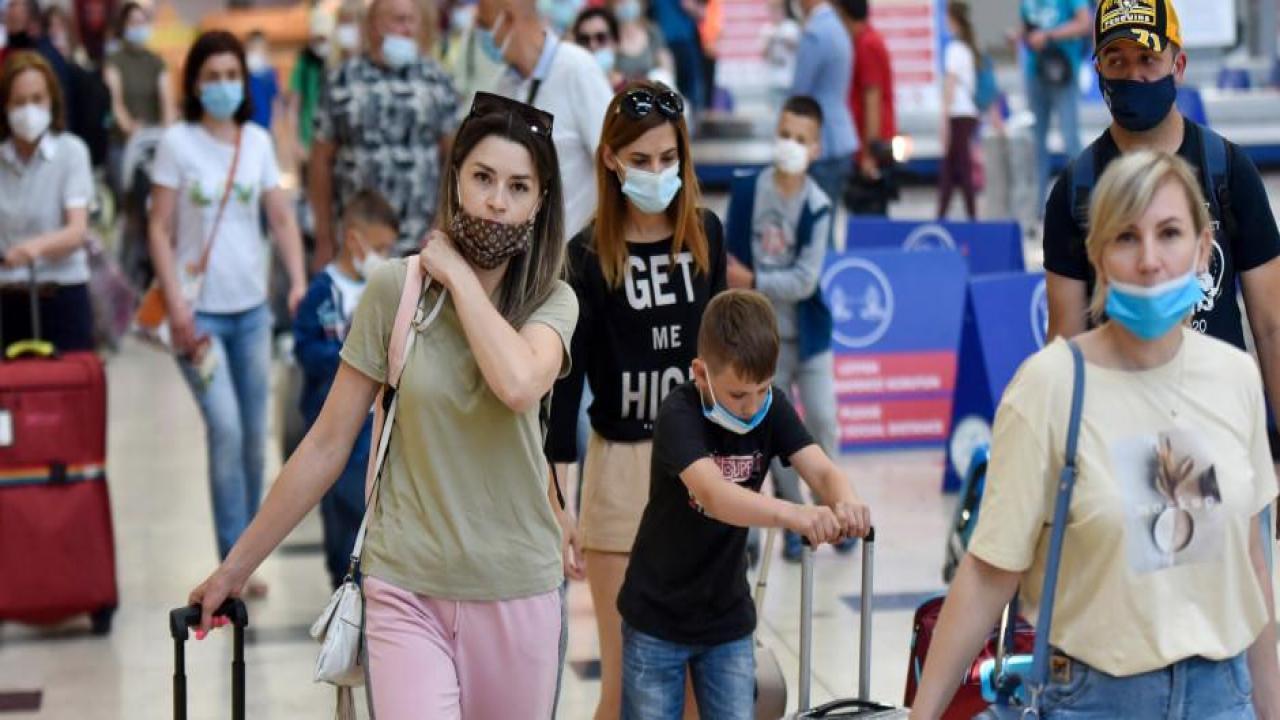 Antalya'da otelde yer bulamayan valiyi arıyor