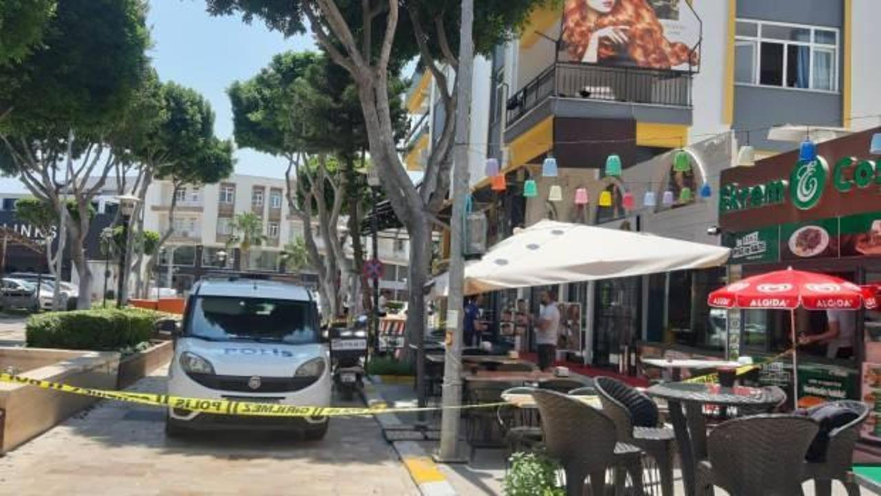 Antalya'da silahlı kavga: Yoldan geçerken silahla vurulan kişi öldü!