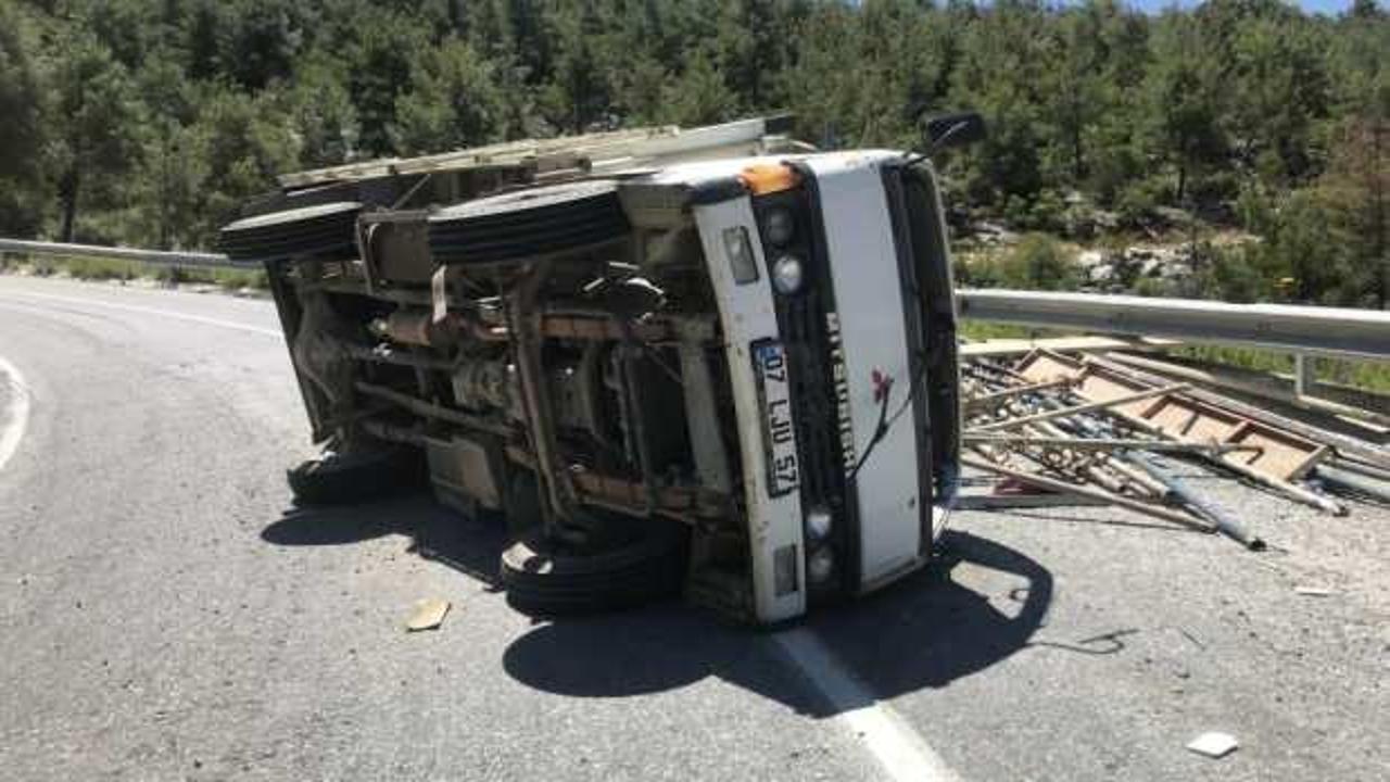 Antalya’da trafik kazası: 3 yaralı