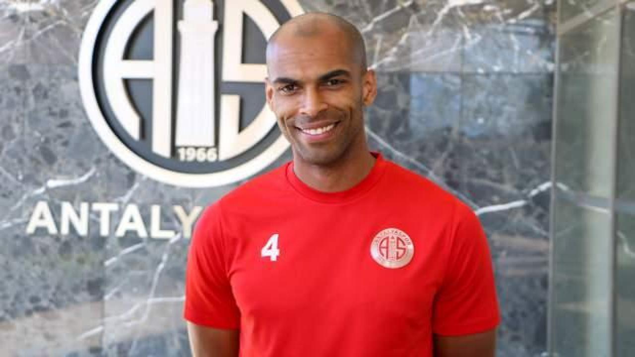 Antalyasporlu Naldo'dan Nuri Şahin övgüsü