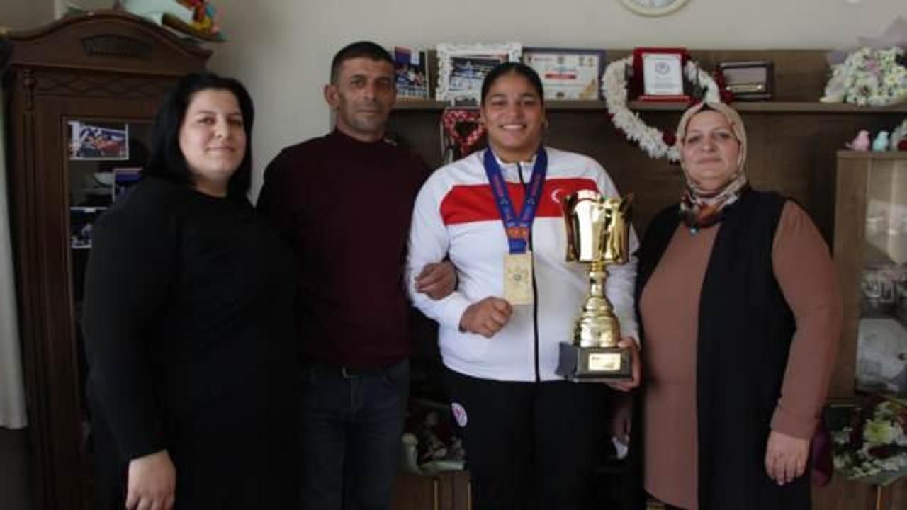 Antrenörsüz, parasız ve sponsorsuz dünya şampiyonu oldu