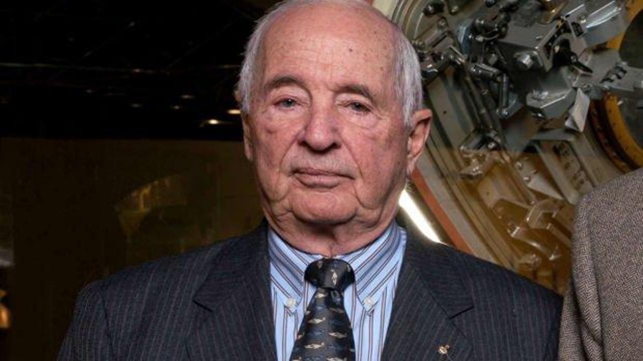 Apollo görevinde yer alan astronot uçak kazasında öldü