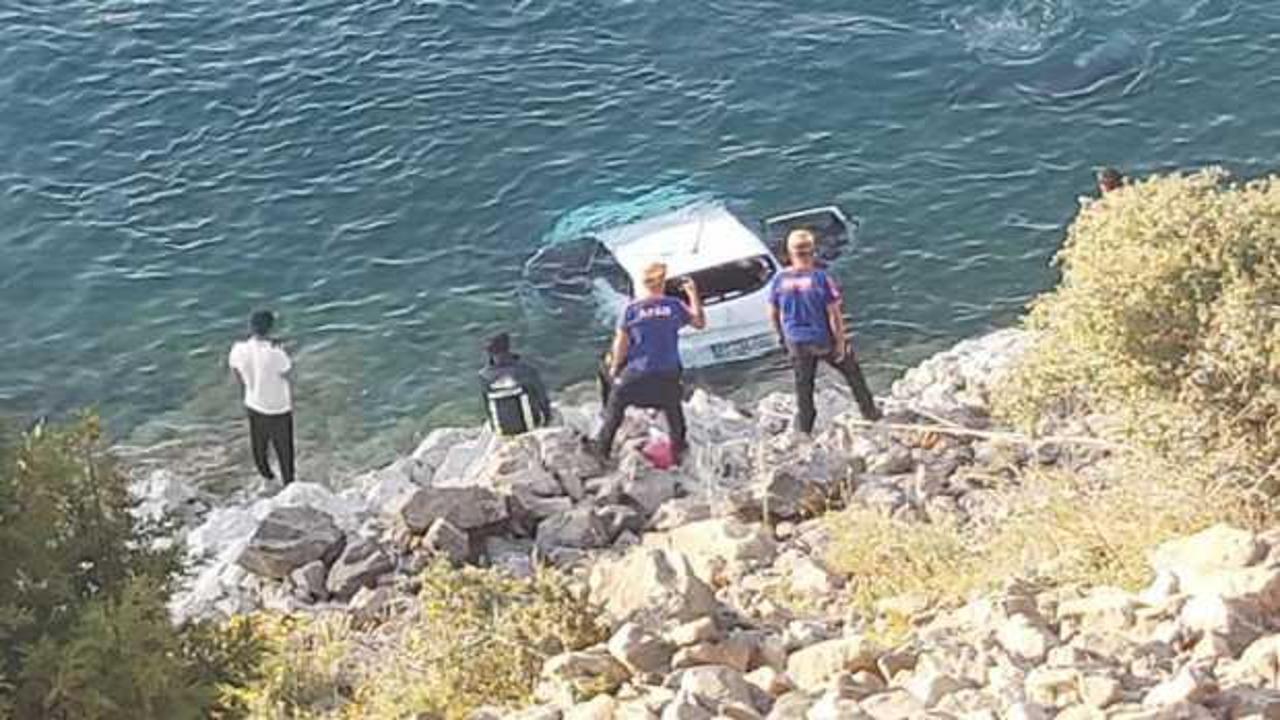 Araç göle uçtu! İki kardeş hayatını kaybetti