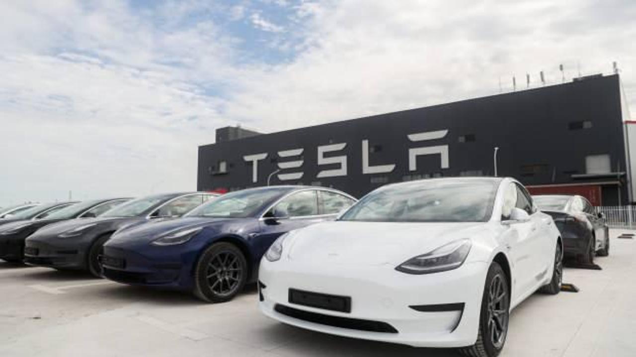 Araç içindeyken bunu sakın yapmayın! Tesla, sürücüsünü boğarak öldürecekti...