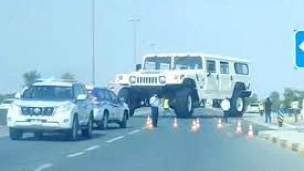 Arap şeyhinin dev Hummer'ı yolda kaldı: Görüntüler viral oldu!