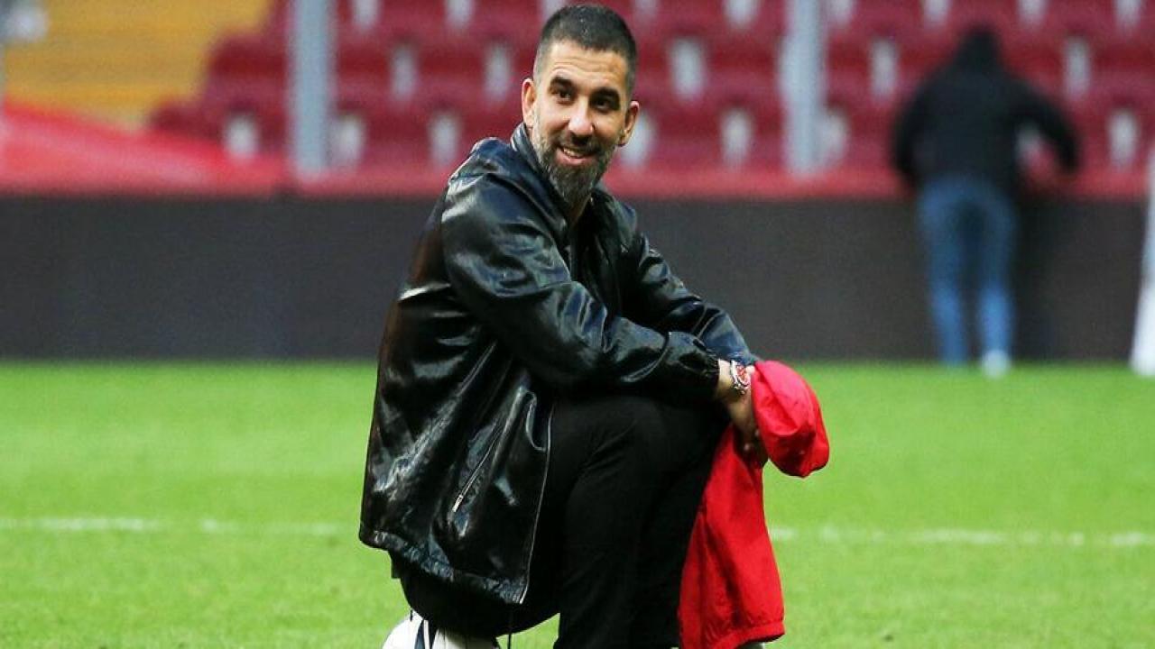 Arda Turan futbolu bıraktı!