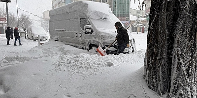 ARDAHAN’DA ARAÇLAR KARA GÖMÜLDÜ 