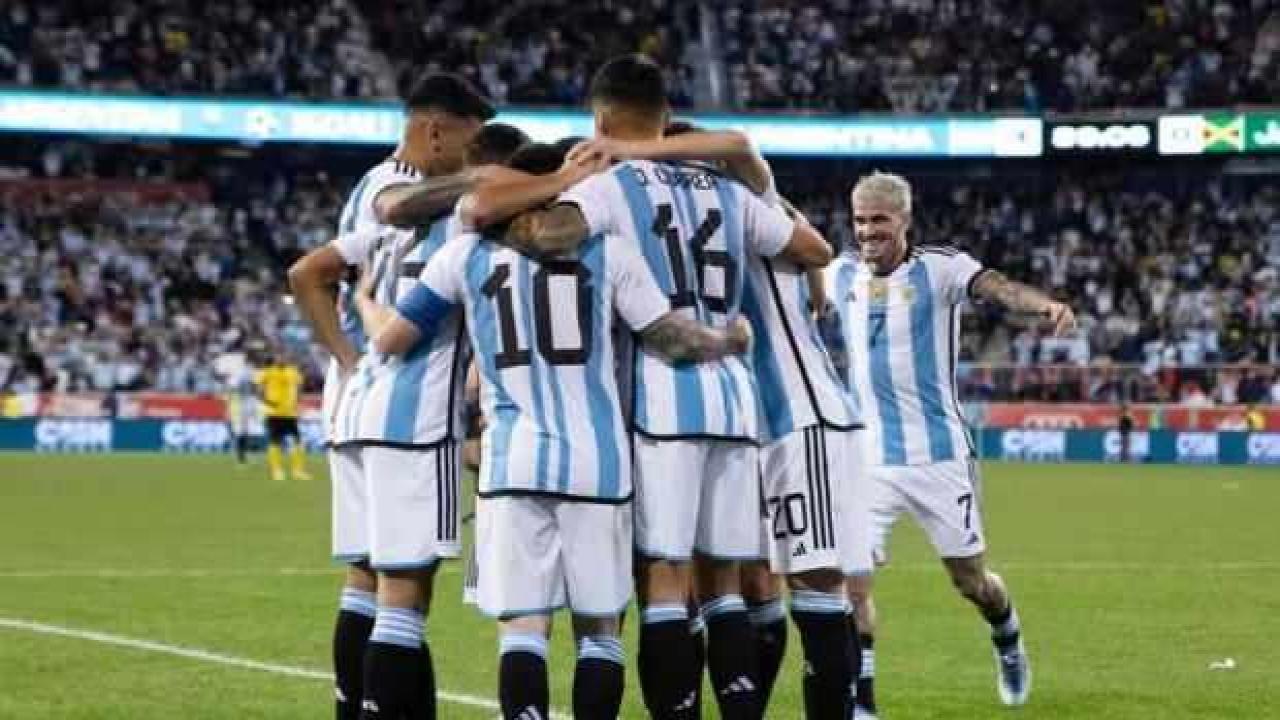 Arjantin'in tarihe geçmesine üç maç kaldı!