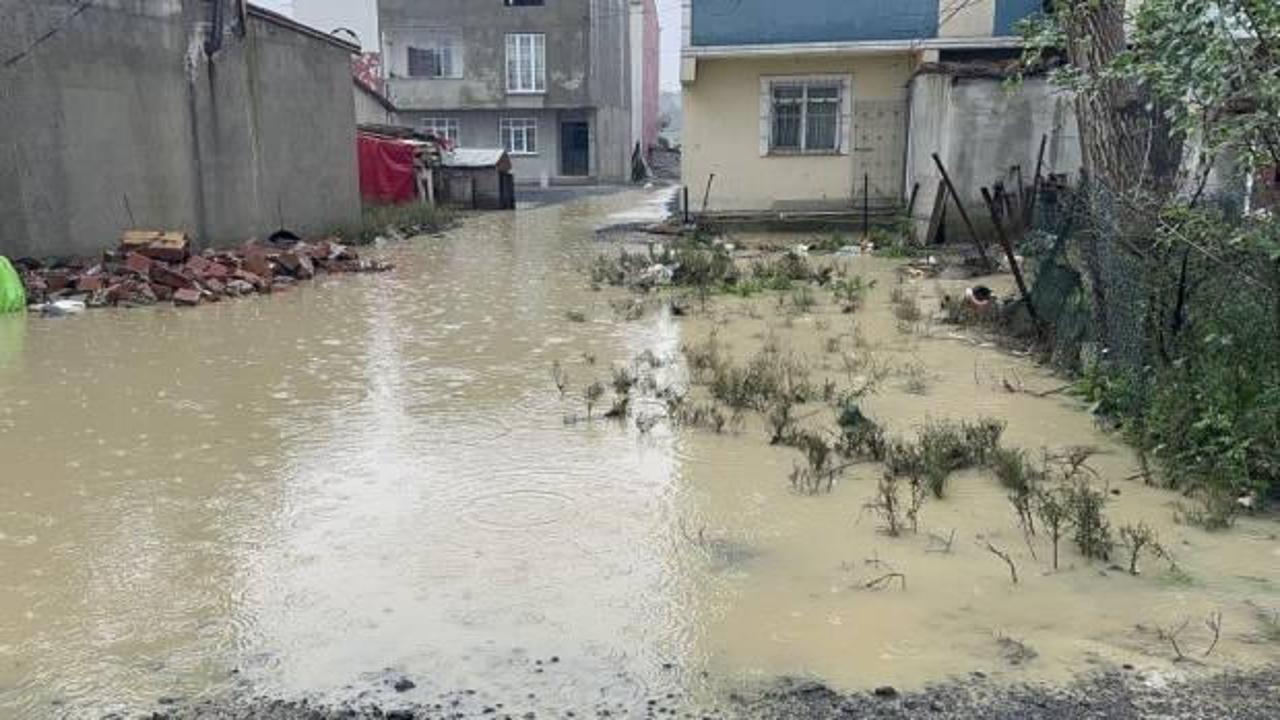 Arnavutköy'de dere taştı, evleri su bastı