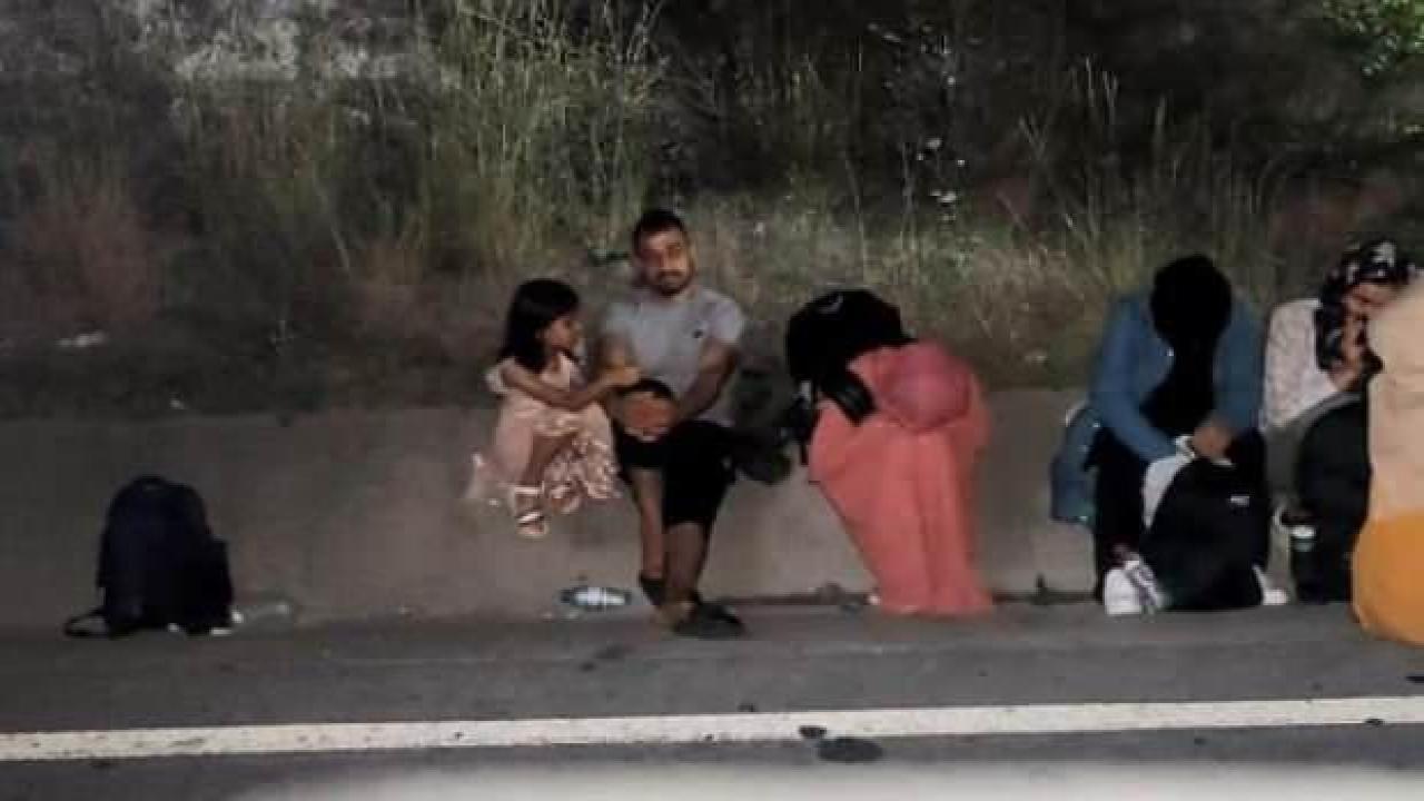 Arnavutköy'de minibüste 29 göçmen yakalandı